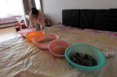 阳谷楼上漏水，住户失联，小区没物管，业主维权难！律师来支招……